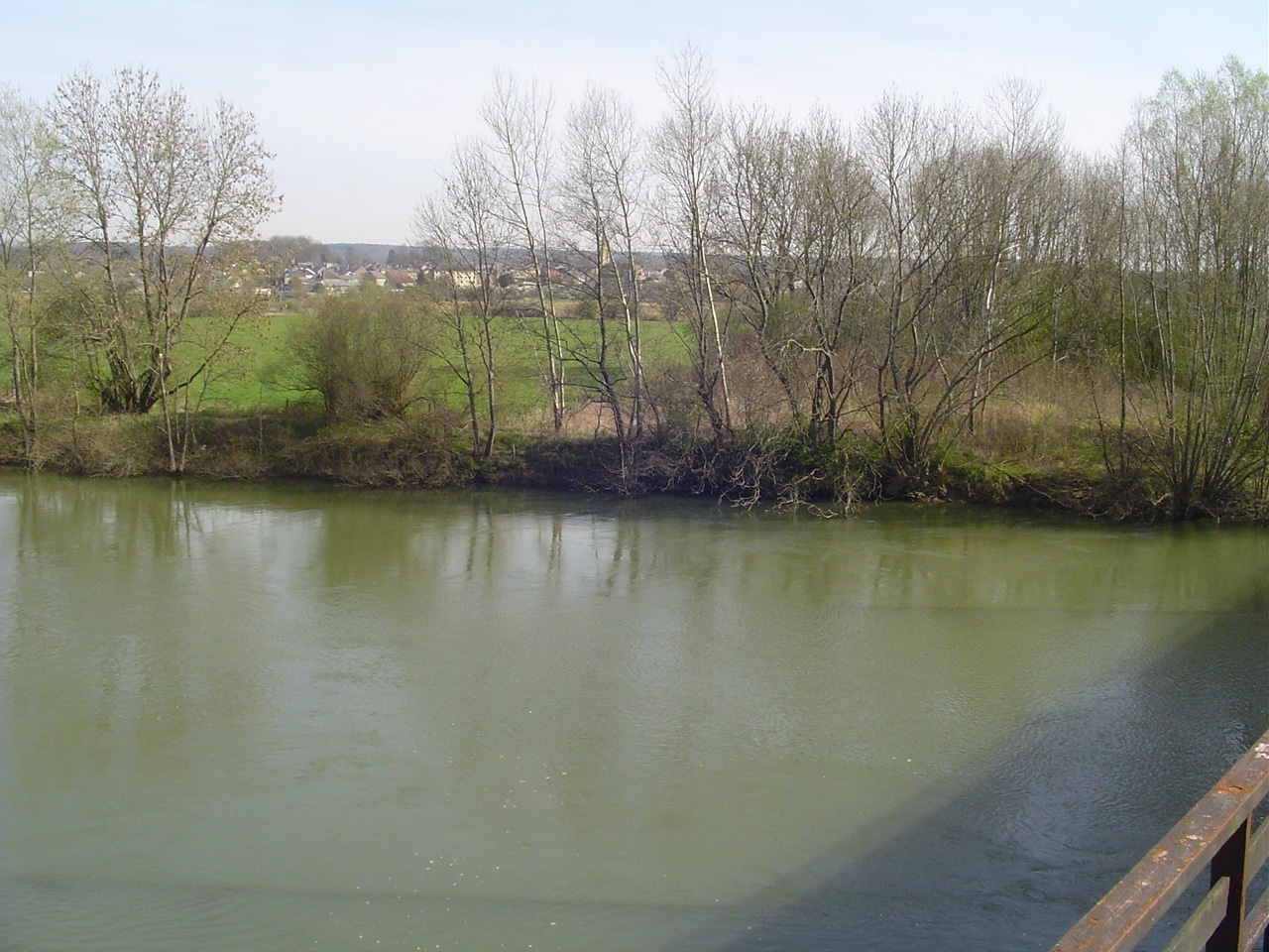 19_du_pont_vu_sur_bazeilles_en_face_se_trouvaient_2_pieces_francaises