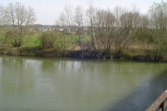 19_du_pont_vu_sur_bazeilles_en_face_se_trouvaient_2_pieces_francaises