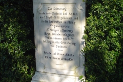 12_monument_au_94e_saxon_dont_un_carre_fut_brise_ici